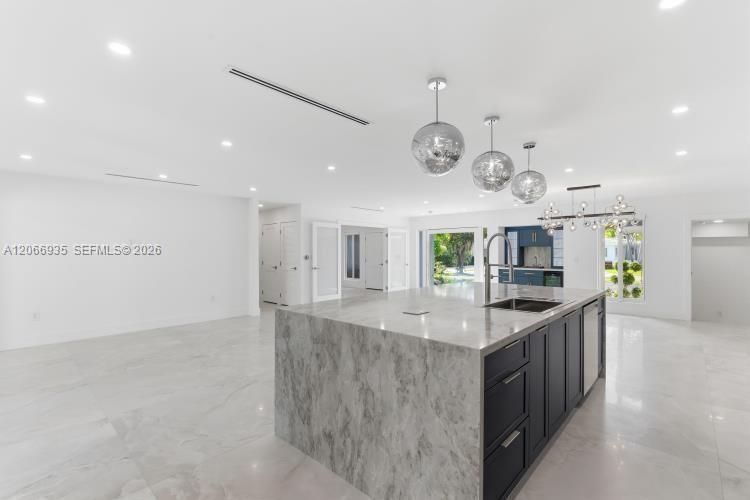 En Renta: $21,000 (5 camas, 4 baños, 2452 Pies cuadrados)