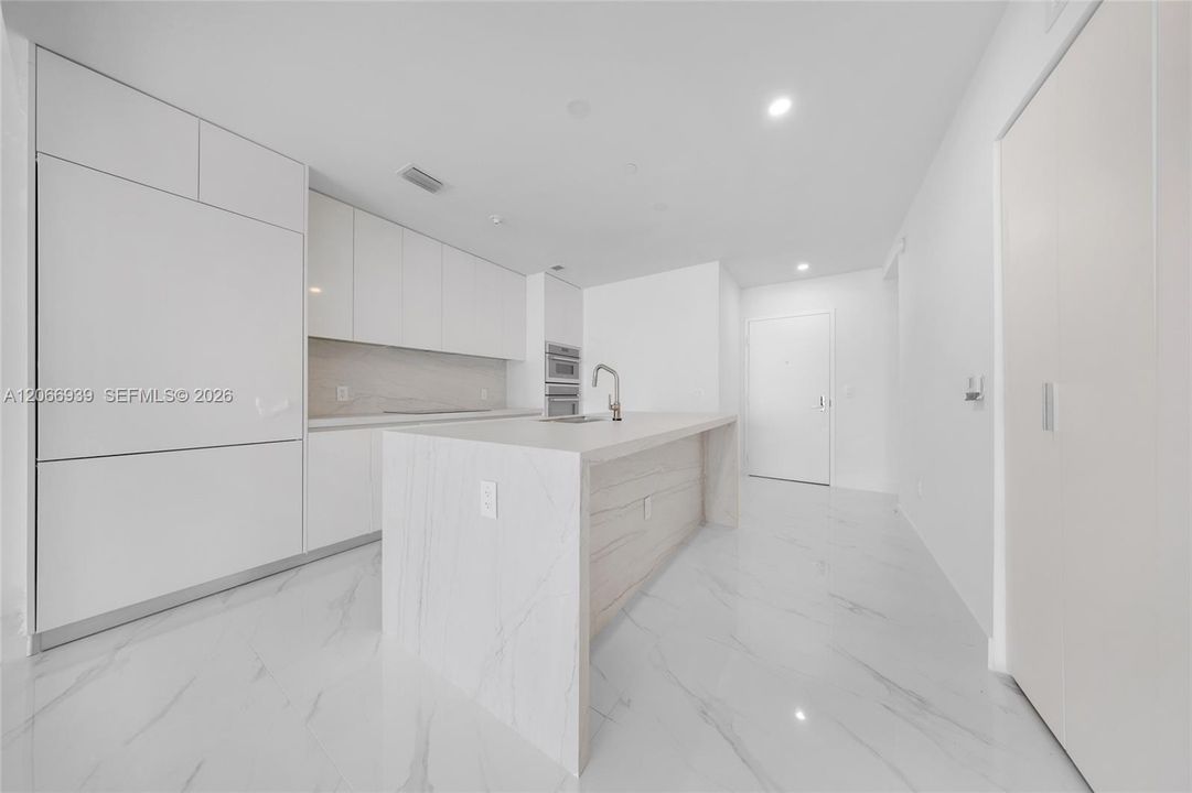 For Rent: $9,450 (2 beds, 3 baths, 1306 Square Feet)