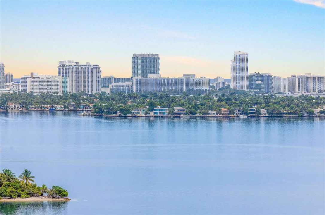 For Rent: $9,450 (2 beds, 3 baths, 1306 Square Feet)
