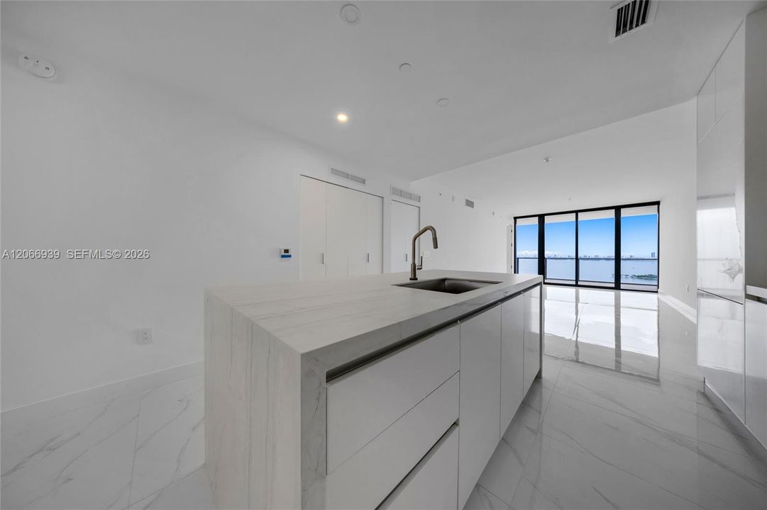 For Rent: $9,450 (2 beds, 3 baths, 1306 Square Feet)