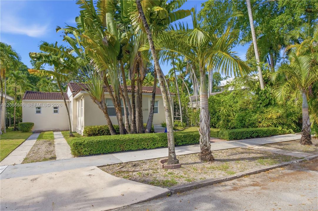 For Rent: $5,200 (2 beds, 1 baths, 1173 Square Feet)