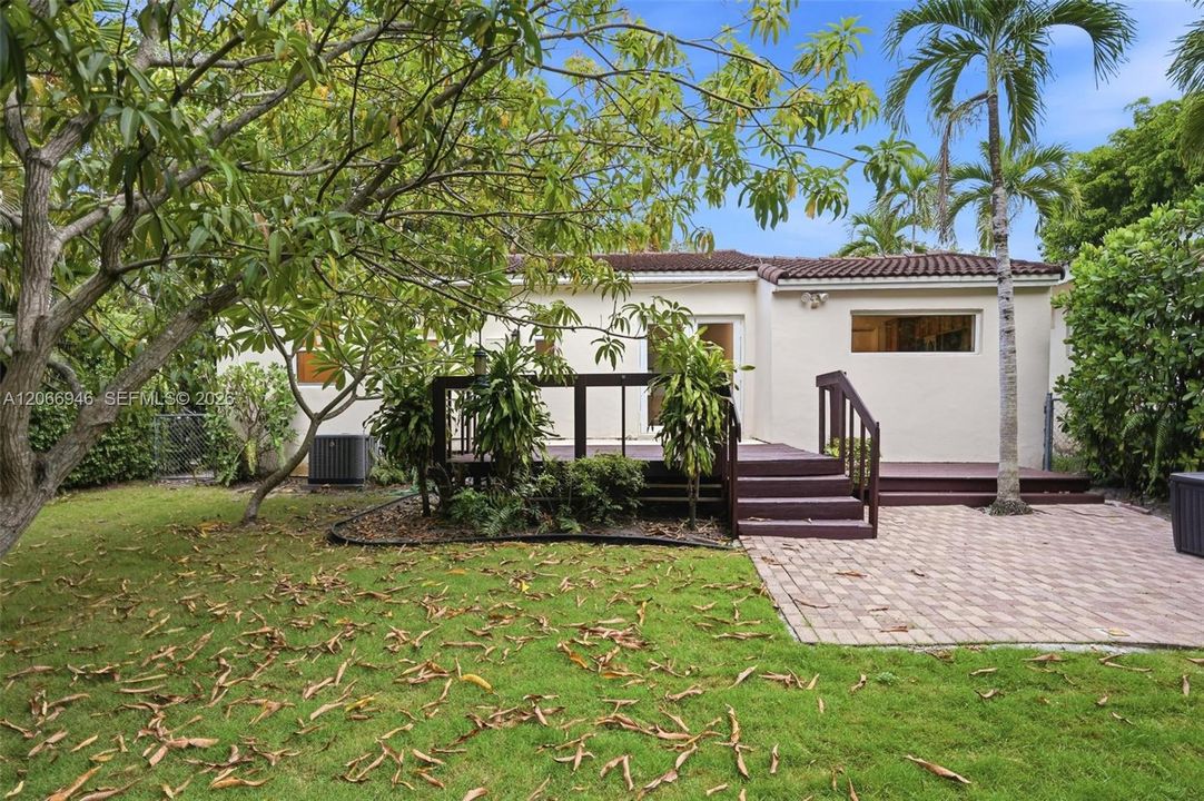 For Rent: $5,200 (2 beds, 1 baths, 1173 Square Feet)