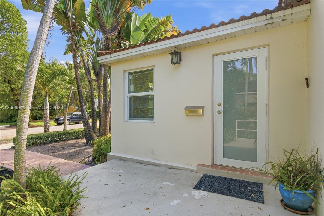 For Rent: $5,200 (2 beds, 1 baths, 1173 Square Feet)
