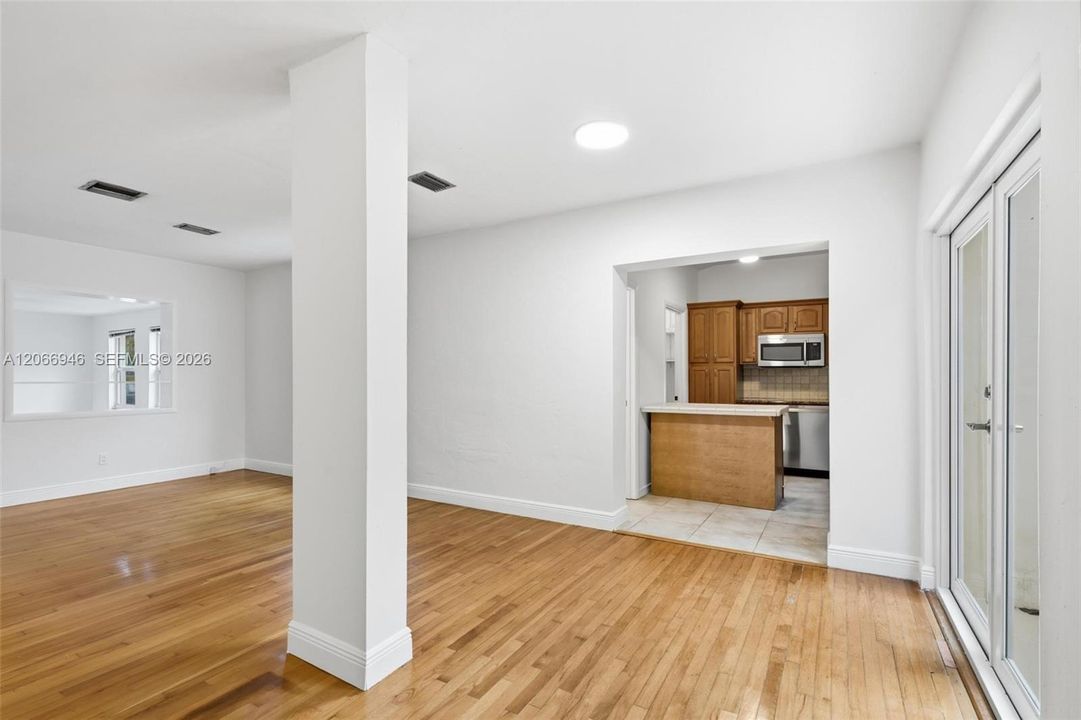 For Rent: $5,200 (2 beds, 1 baths, 1173 Square Feet)