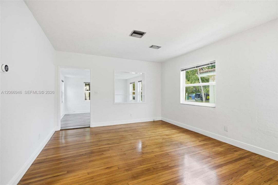 For Rent: $5,200 (2 beds, 1 baths, 1173 Square Feet)
