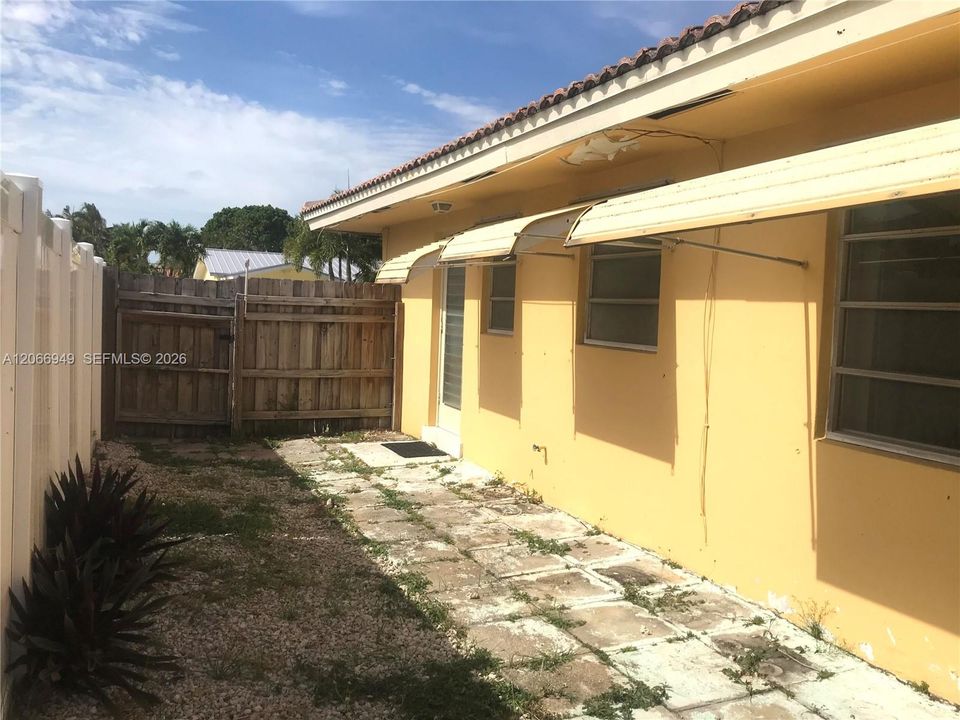 For Rent: $1,650 (1 beds, 1 baths, 850 Square Feet)