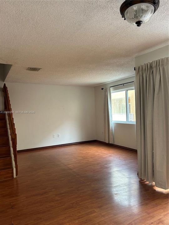 В аренду: $2,550 (3 спален, 2 ванн, 1220 Квадратных фут)