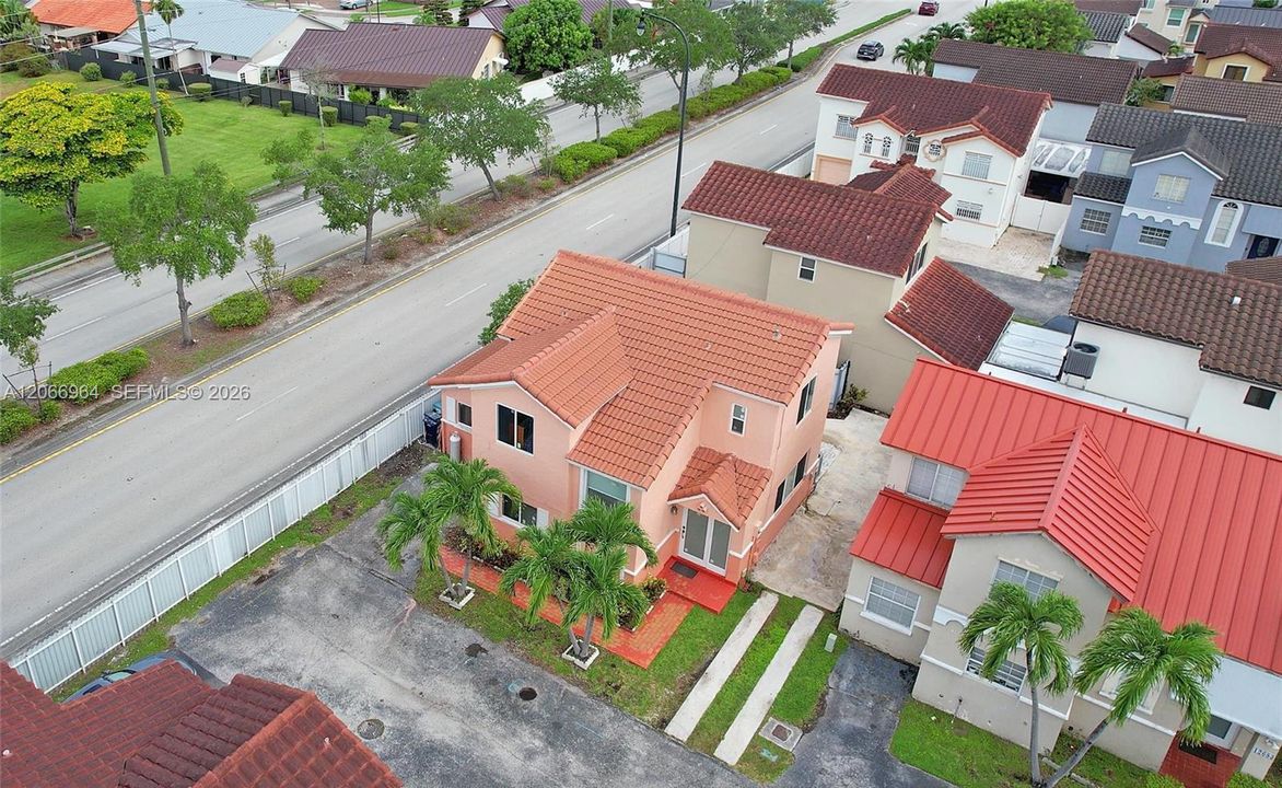 For Sale: $550,000 (4 beds, 3 baths, 1690 Square Feet)