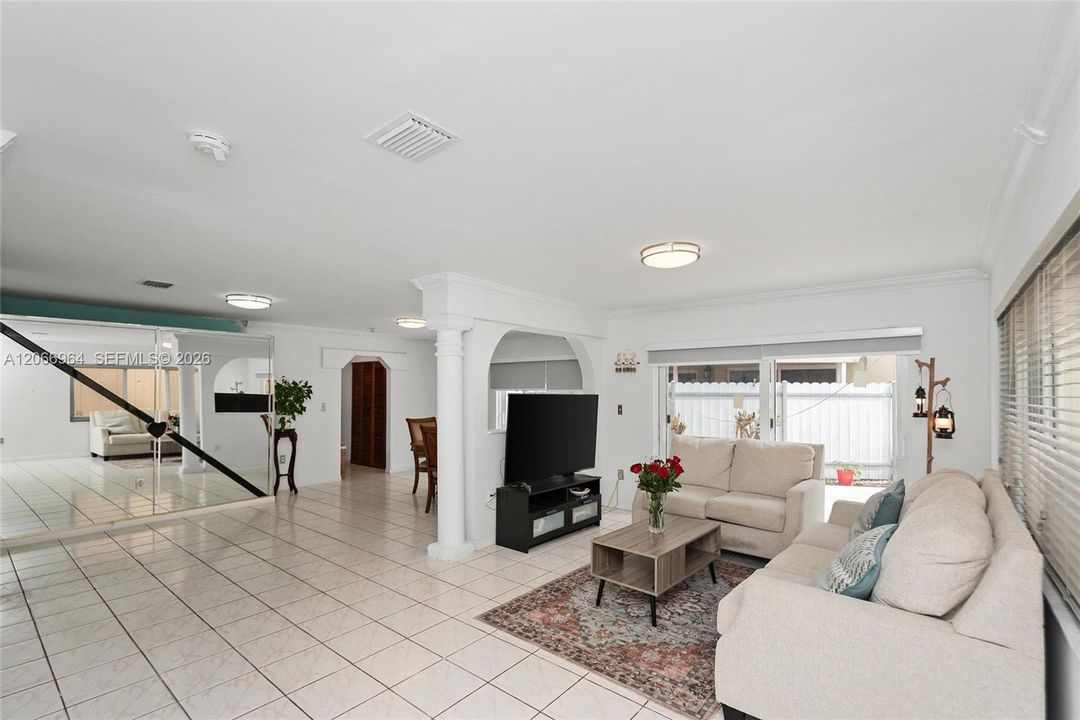 For Sale: $550,000 (4 beds, 3 baths, 1690 Square Feet)