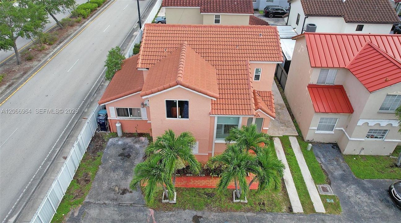 For Sale: $550,000 (4 beds, 3 baths, 1690 Square Feet)
