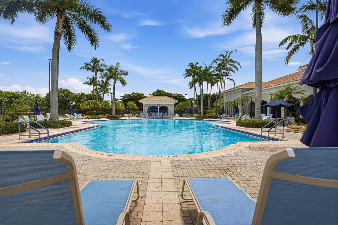 Clubhouse-Pool