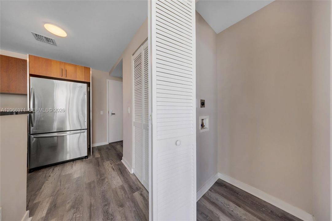 For Sale: $375,000 (1 beds, 1 baths, 540 Square Feet)