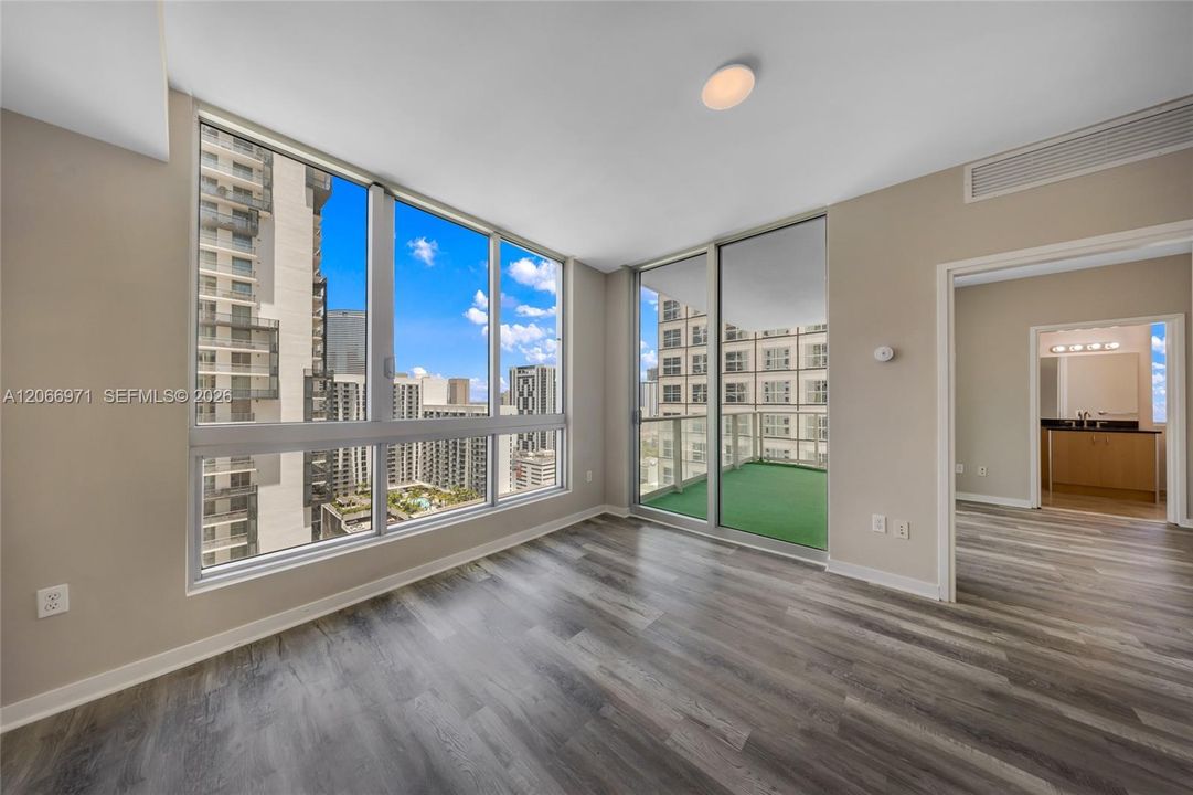 For Sale: $375,000 (1 beds, 1 baths, 540 Square Feet)