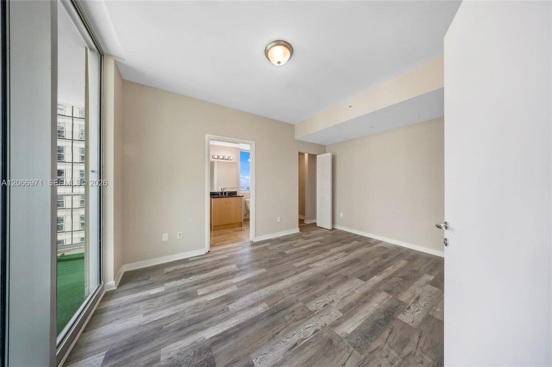 For Sale: $375,000 (1 beds, 1 baths, 540 Square Feet)