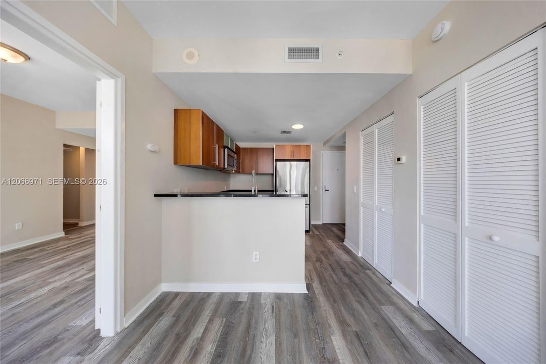 For Sale: $375,000 (1 beds, 1 baths, 540 Square Feet)