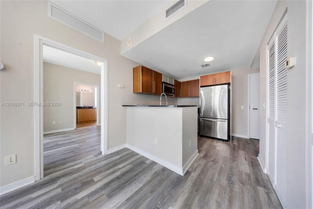 For Sale: $375,000 (1 beds, 1 baths, 540 Square Feet)