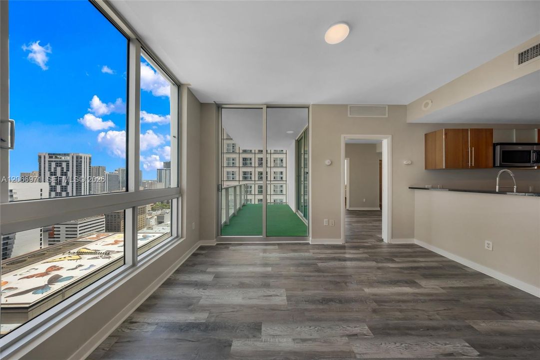 For Sale: $375,000 (1 beds, 1 baths, 540 Square Feet)
