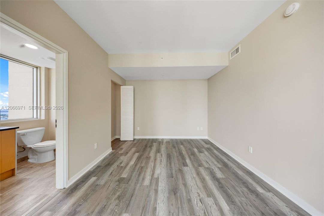 For Sale: $375,000 (1 beds, 1 baths, 540 Square Feet)