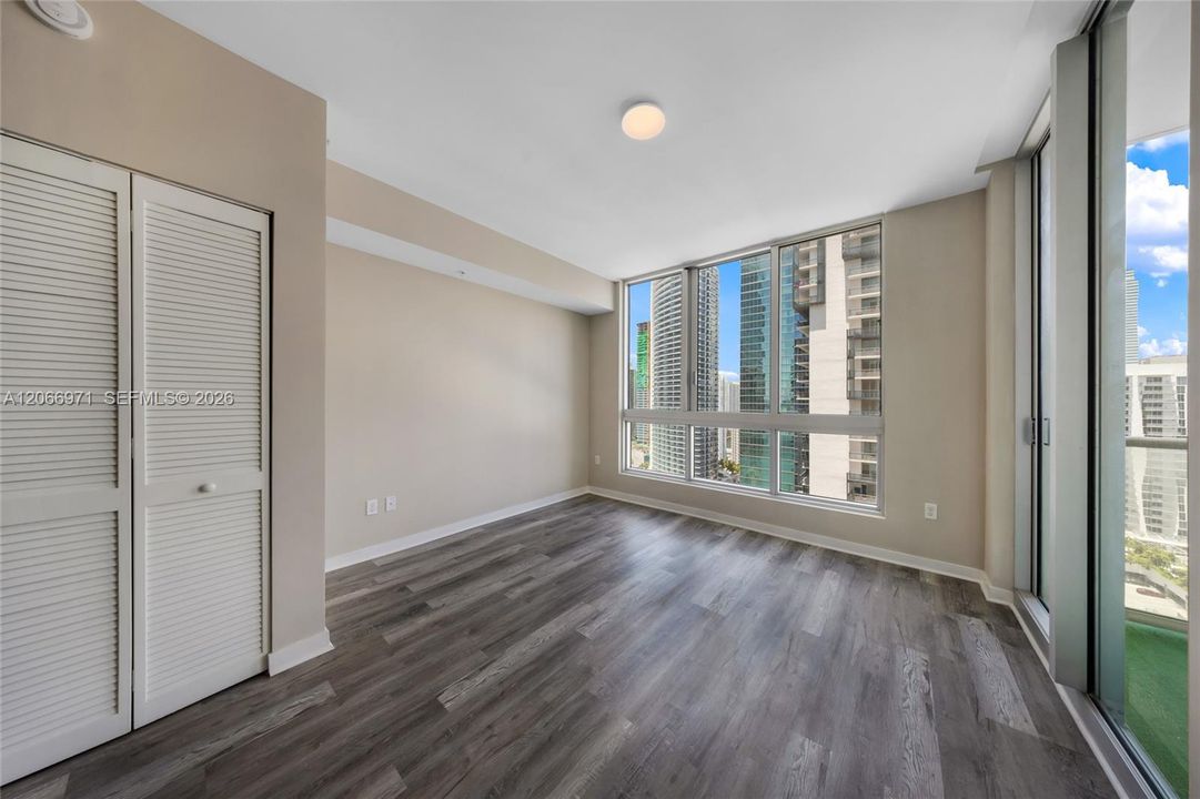 For Sale: $375,000 (1 beds, 1 baths, 540 Square Feet)