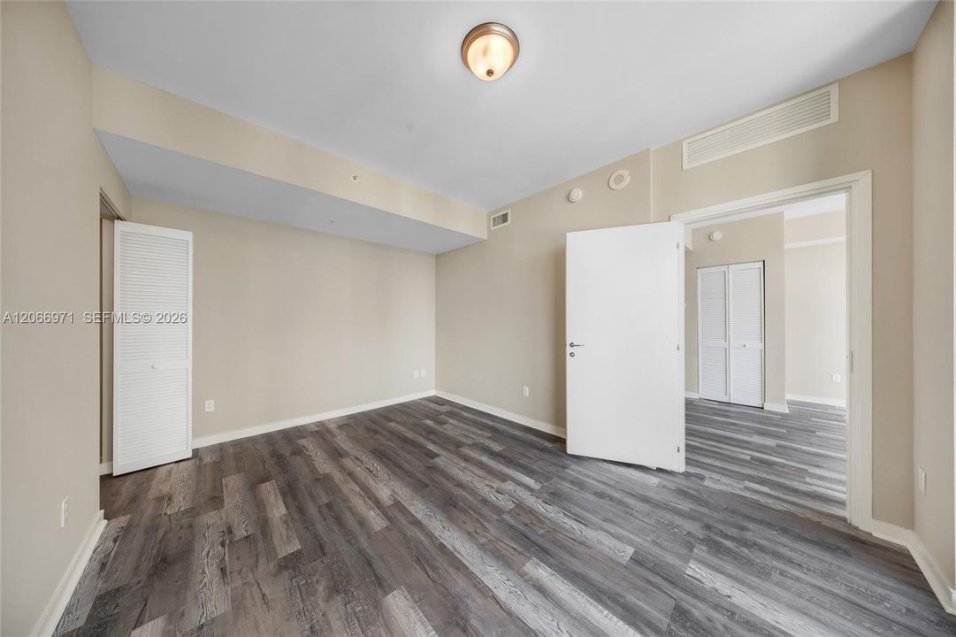For Sale: $375,000 (1 beds, 1 baths, 540 Square Feet)