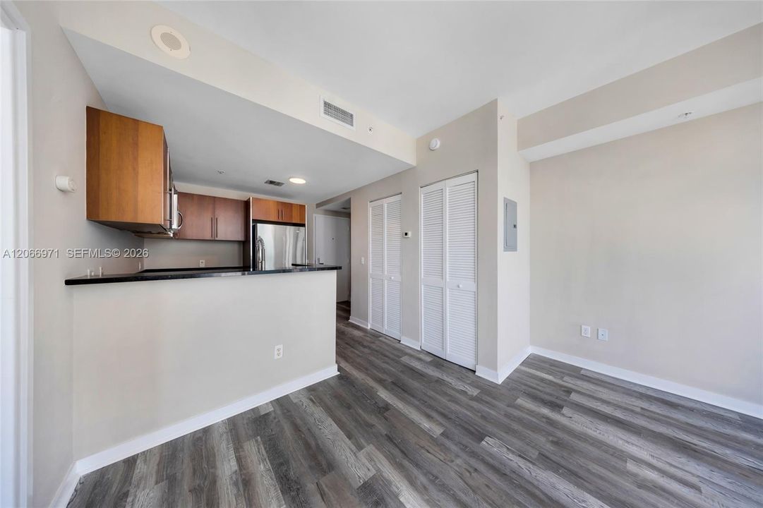 For Sale: $375,000 (1 beds, 1 baths, 540 Square Feet)