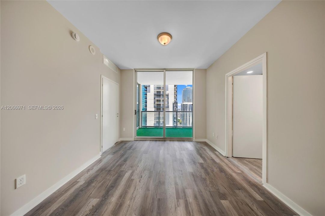 For Sale: $375,000 (1 beds, 1 baths, 540 Square Feet)