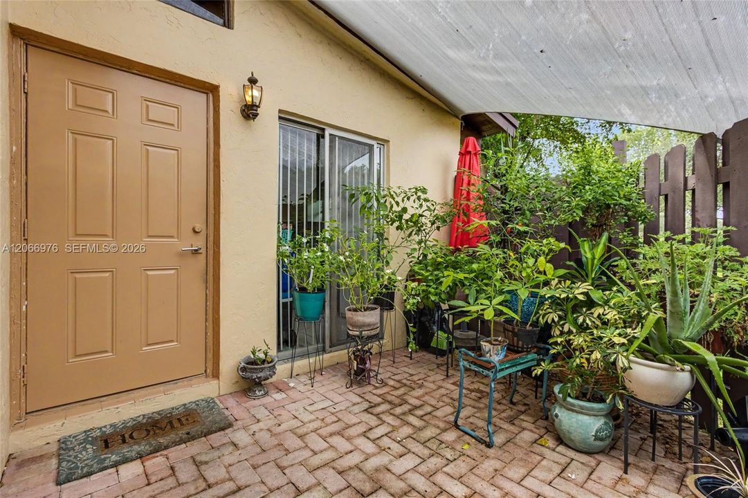 For Sale: $253,999 (2 beds, 2 baths, 960 Square Feet)
