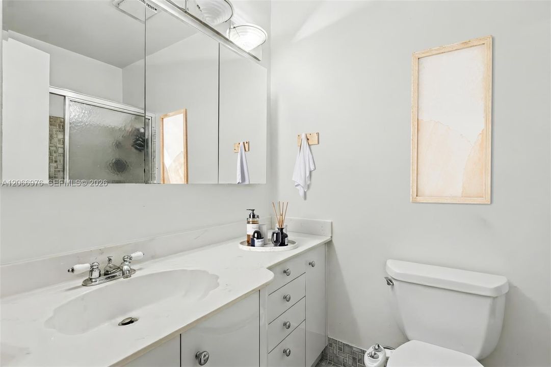 For Sale: $253,999 (2 beds, 2 baths, 960 Square Feet)
