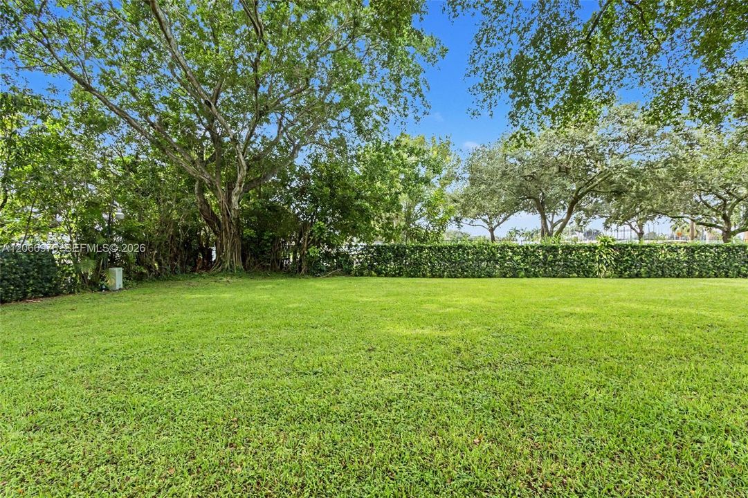 For Sale: $253,999 (2 beds, 2 baths, 960 Square Feet)