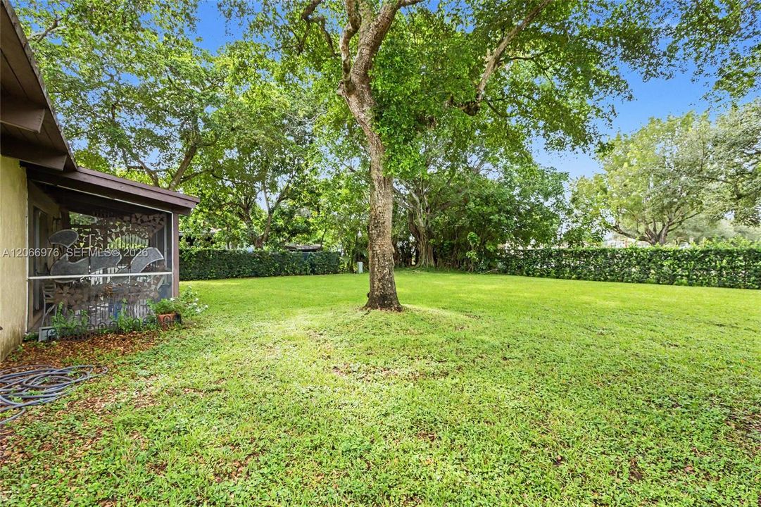 For Sale: $253,999 (2 beds, 2 baths, 960 Square Feet)