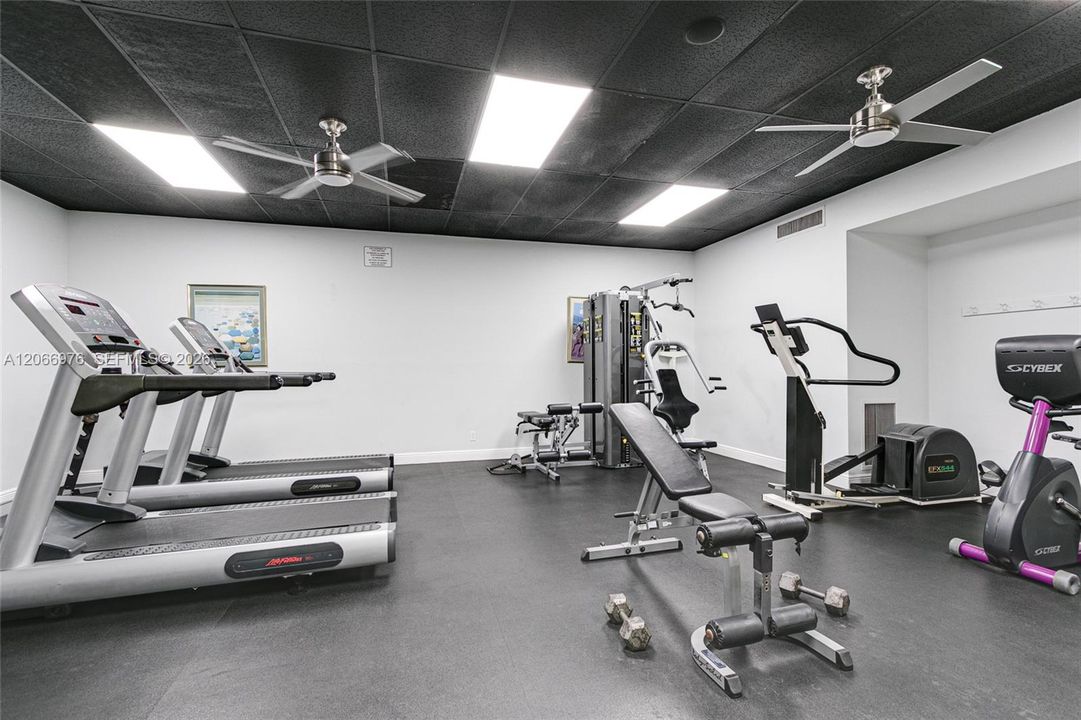 For Sale: $253,999 (2 beds, 2 baths, 960 Square Feet)