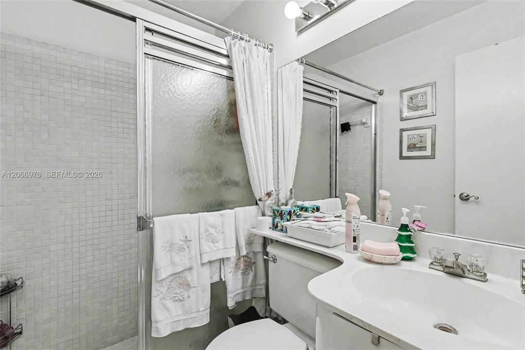 For Sale: $253,999 (2 beds, 2 baths, 960 Square Feet)
