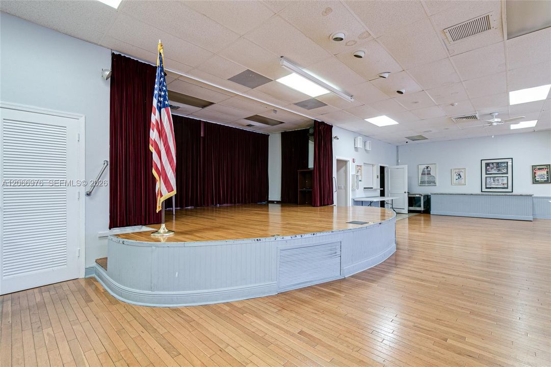For Sale: $253,999 (2 beds, 2 baths, 960 Square Feet)
