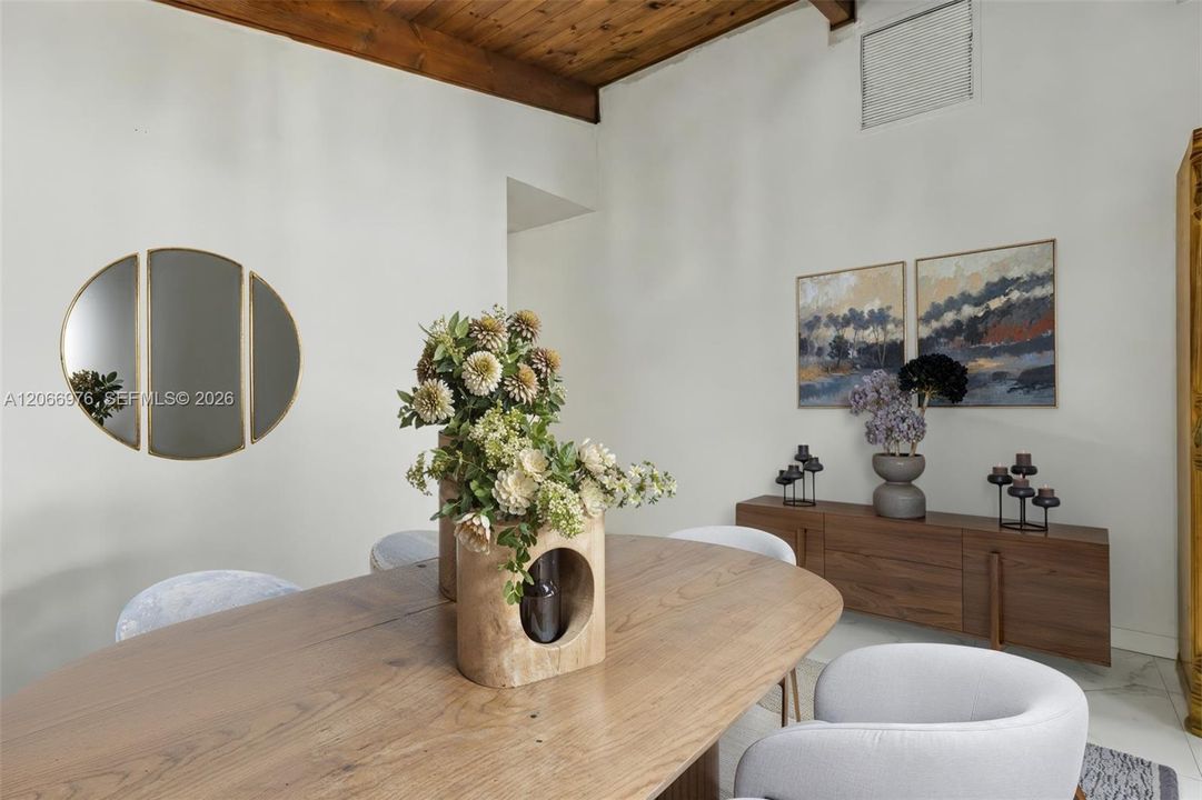 For Sale: $253,999 (2 beds, 2 baths, 960 Square Feet)
