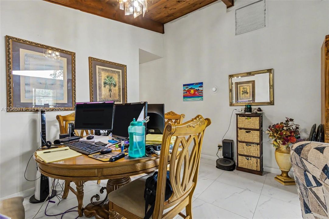 For Sale: $253,999 (2 beds, 2 baths, 960 Square Feet)