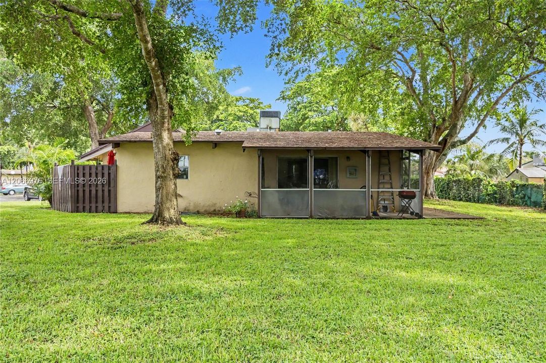 For Sale: $253,999 (2 beds, 2 baths, 960 Square Feet)