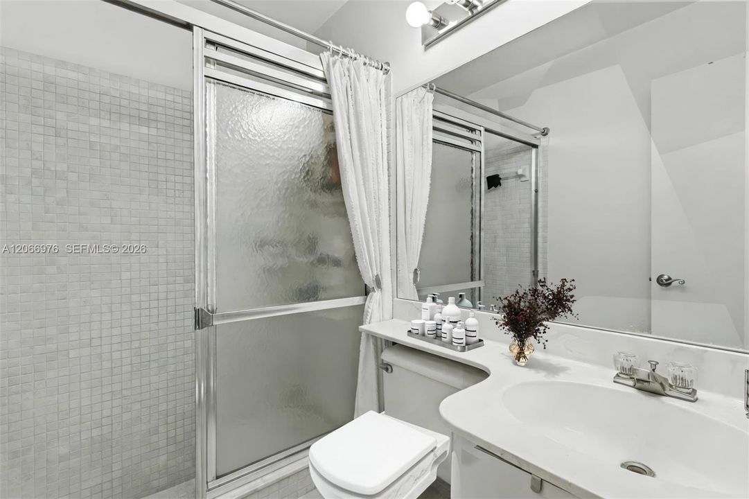 For Sale: $253,999 (2 beds, 2 baths, 960 Square Feet)