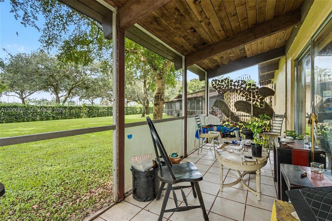 For Sale: $253,999 (2 beds, 2 baths, 960 Square Feet)