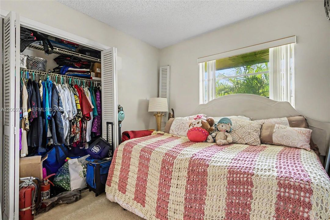 For Sale: $253,999 (2 beds, 2 baths, 960 Square Feet)