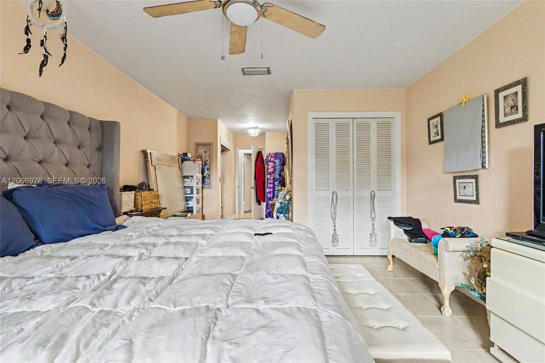 For Sale: $253,999 (2 beds, 2 baths, 960 Square Feet)