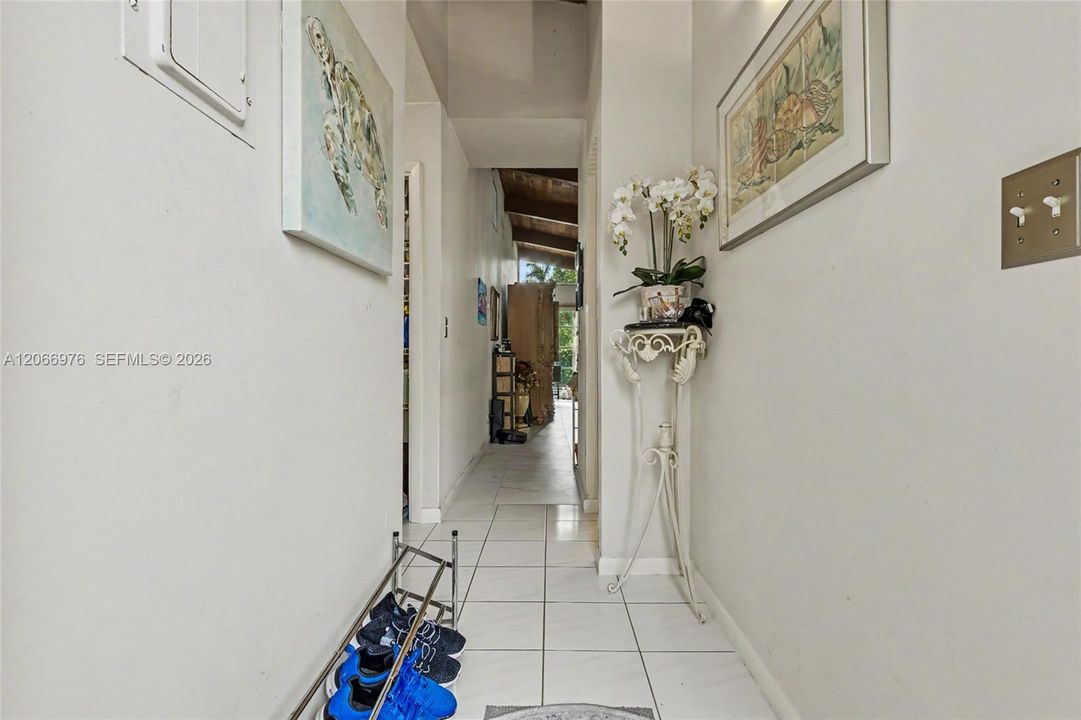 For Sale: $253,999 (2 beds, 2 baths, 960 Square Feet)
