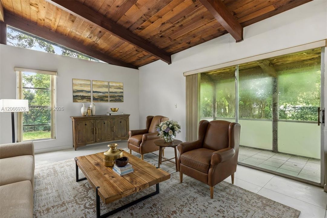 For Sale: $253,999 (2 beds, 2 baths, 960 Square Feet)