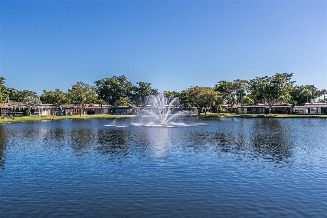 For Sale: $253,999 (2 beds, 2 baths, 960 Square Feet)