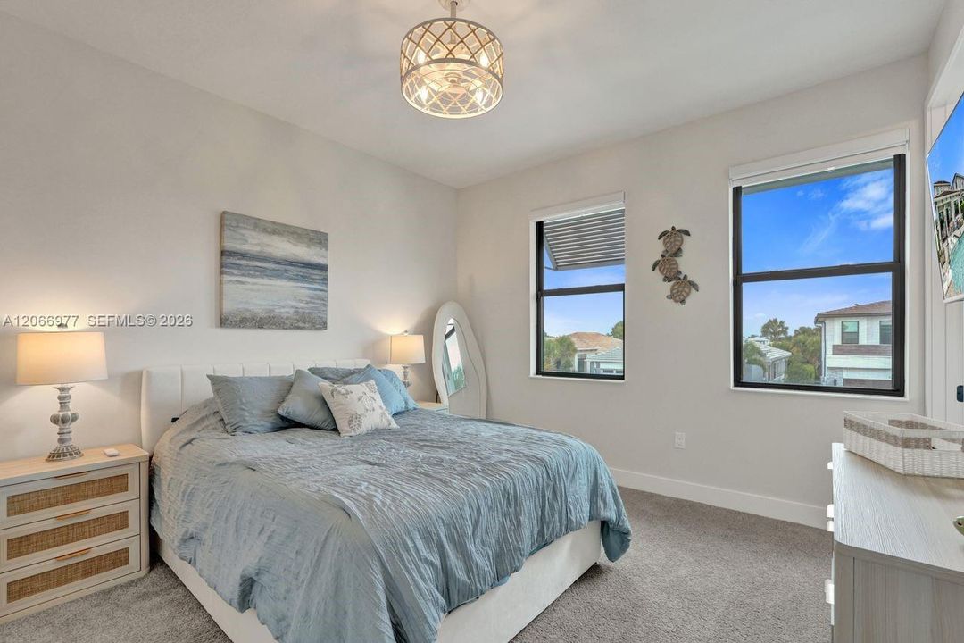 For Rent: $11,000 (5 beds, 6 baths, 3501 Square Feet)