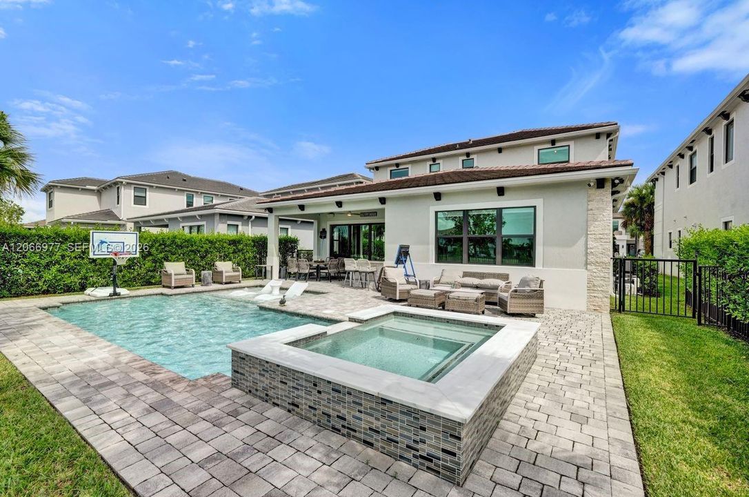 For Rent: $11,000 (5 beds, 6 baths, 3501 Square Feet)
