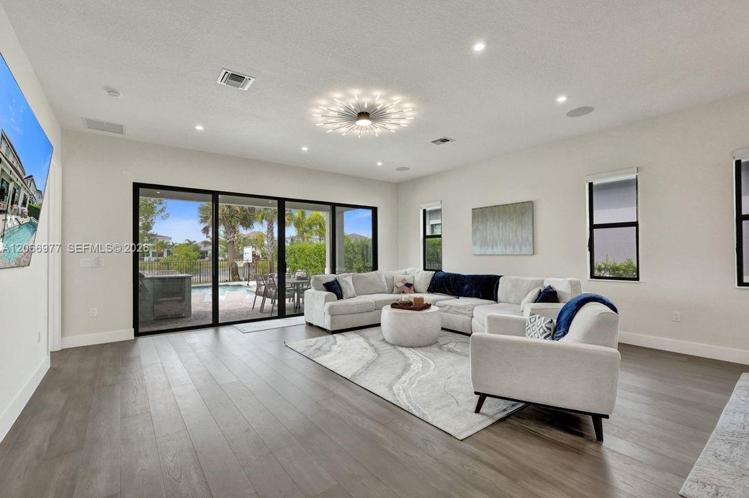 For Rent: $11,000 (5 beds, 6 baths, 3501 Square Feet)