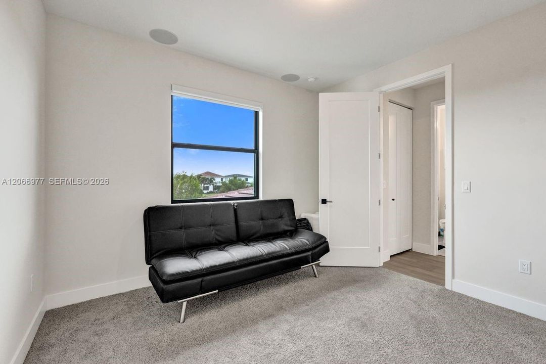 For Rent: $11,000 (5 beds, 6 baths, 3501 Square Feet)