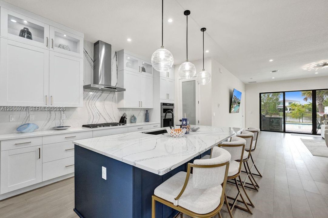 For Rent: $11,000 (5 beds, 6 baths, 3501 Square Feet)