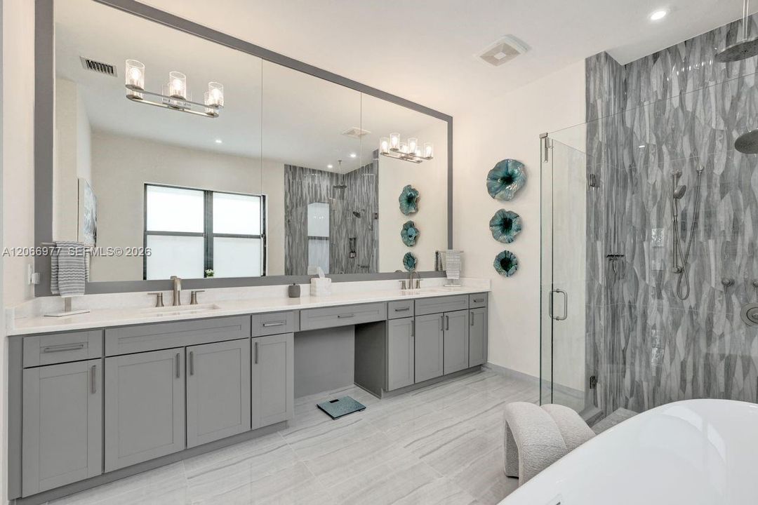 For Rent: $11,000 (5 beds, 6 baths, 3501 Square Feet)