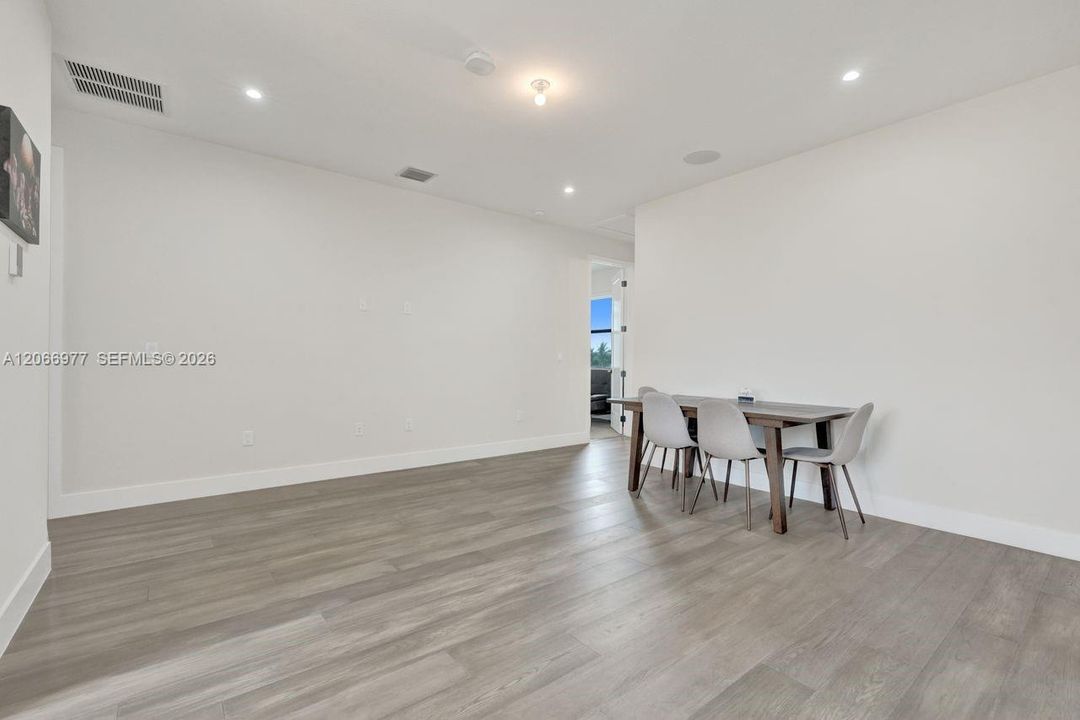 For Rent: $11,000 (5 beds, 6 baths, 3501 Square Feet)